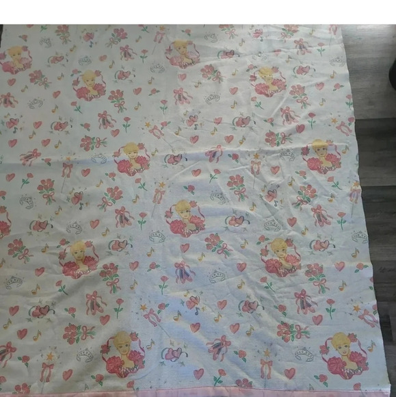 Barbie Vintage 90s blanket Silky trim 86x71 Barbiecore pink white 💖 - Picture 7 of 8
